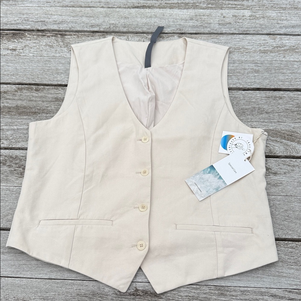 VUORI Coastline Vest‎ MILKWEED SIZE large NWT